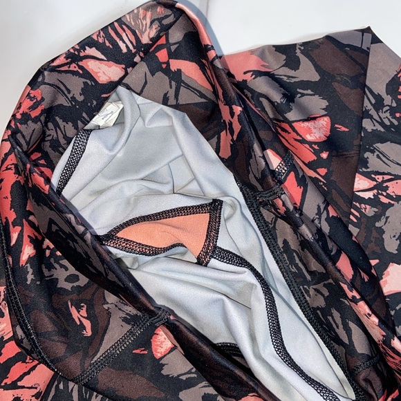 Lululemon Discontinued Leggings 25” inseam - Picture 4 of 16